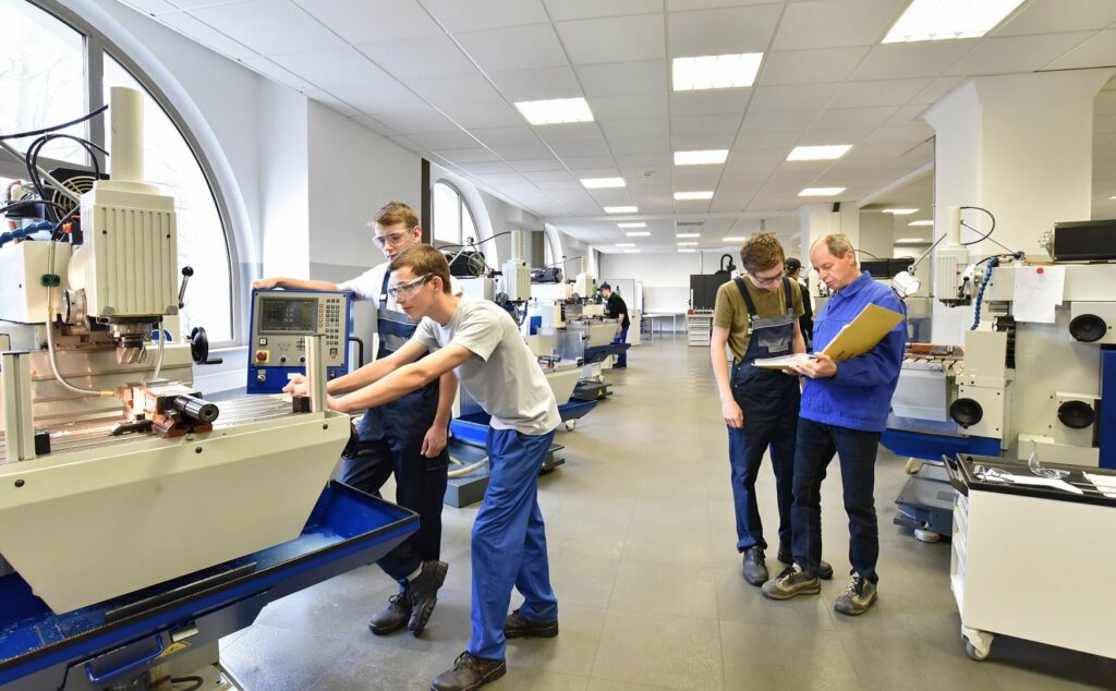 étudiants métiers industrie